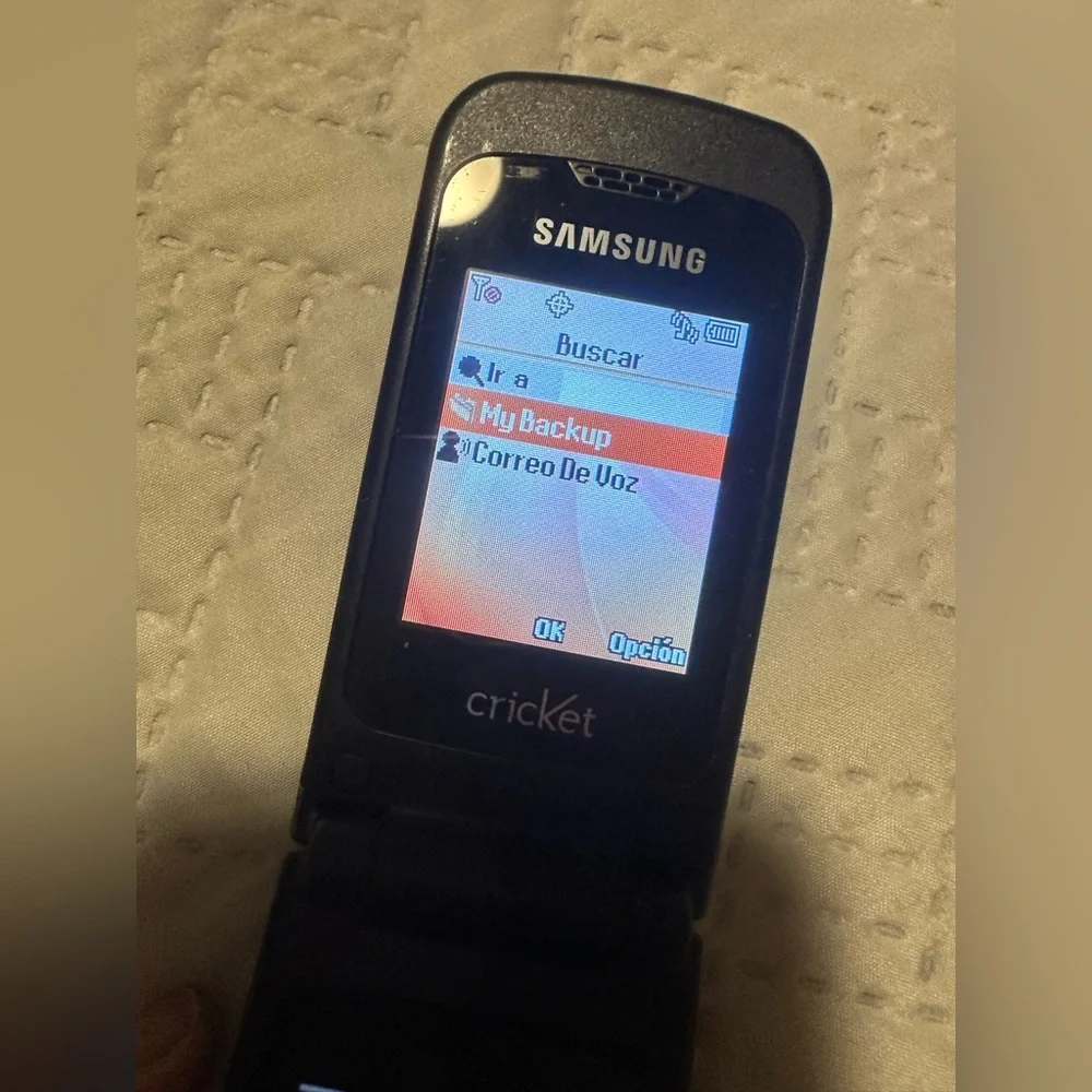 Samsung Silver Smartphone Sleek Design Advanced Features